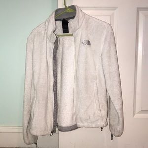 WHITE FUZZY NORTHFACE!!!